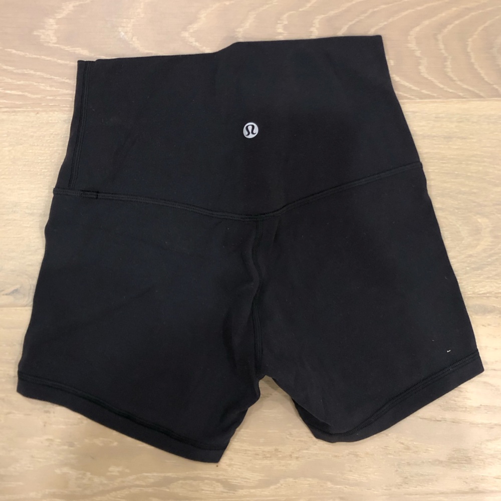 Like new size 4 Lululemon bike shorts (black)